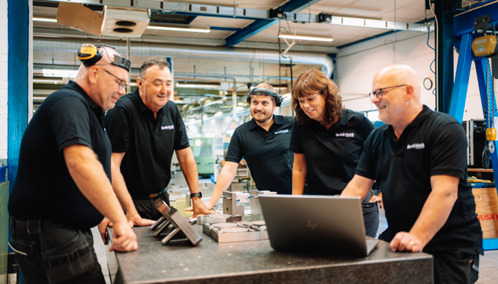 Employees in production at Be-Må Molds