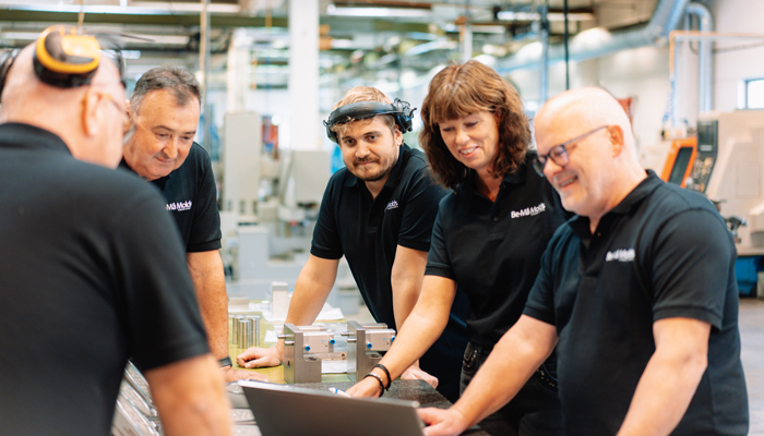 Be-Må Molds employees in production