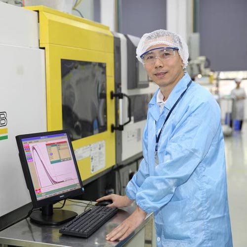 Nolato GW Dongguan - employee in production