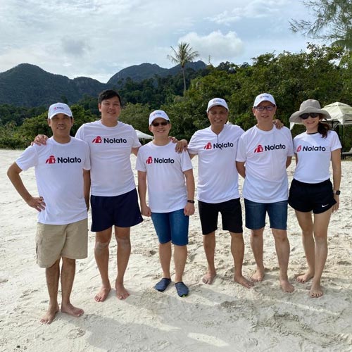 Nolato Malaysia - employees on the beach