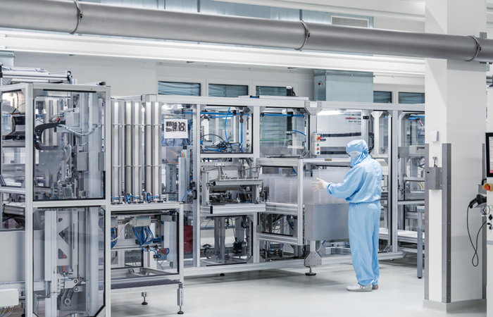 Employee in cleanroom production