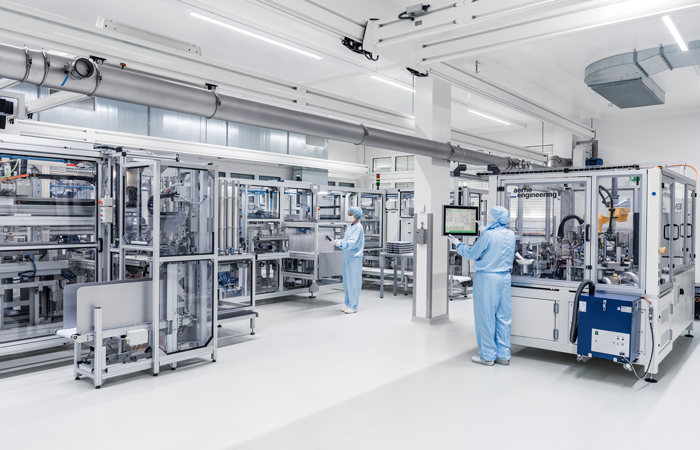 Injection molding in cleanroom