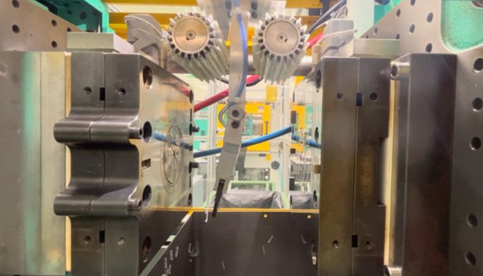 Injection molding silicone-LSR at Nolato MediTor