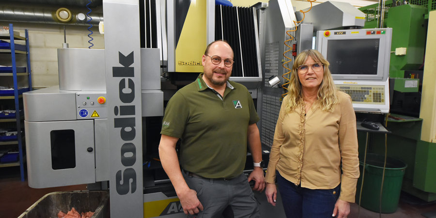Employees in Be-Må Molds production