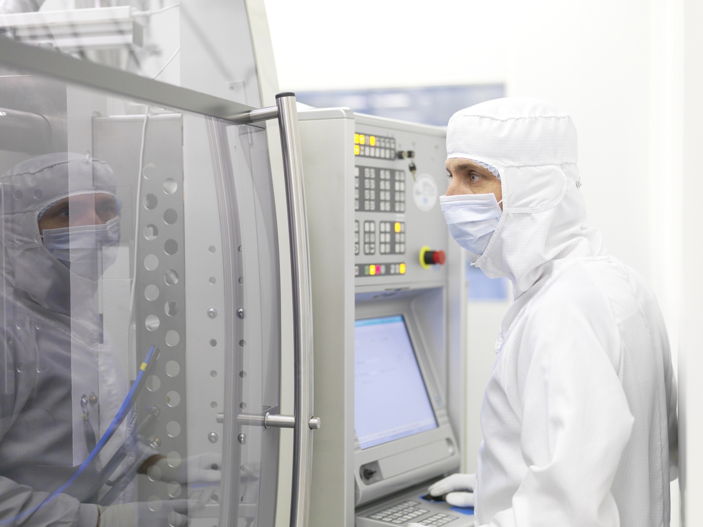 Nolato Treff-Cleanroom production2