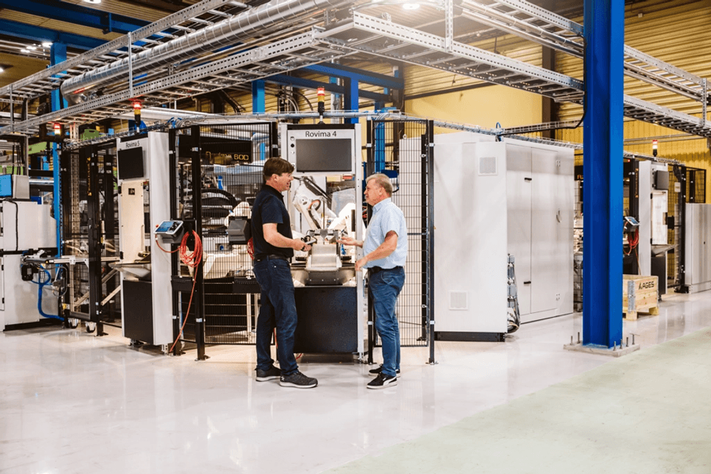 Two employees in Nolato Polymer production